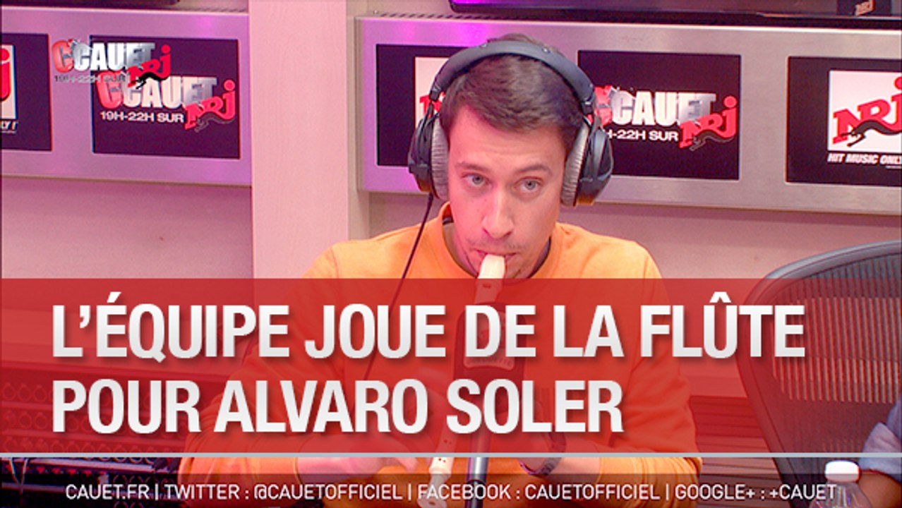 L'équipe joue de la flûte pour Alvaro Soler - C'Cauet sur NRJ