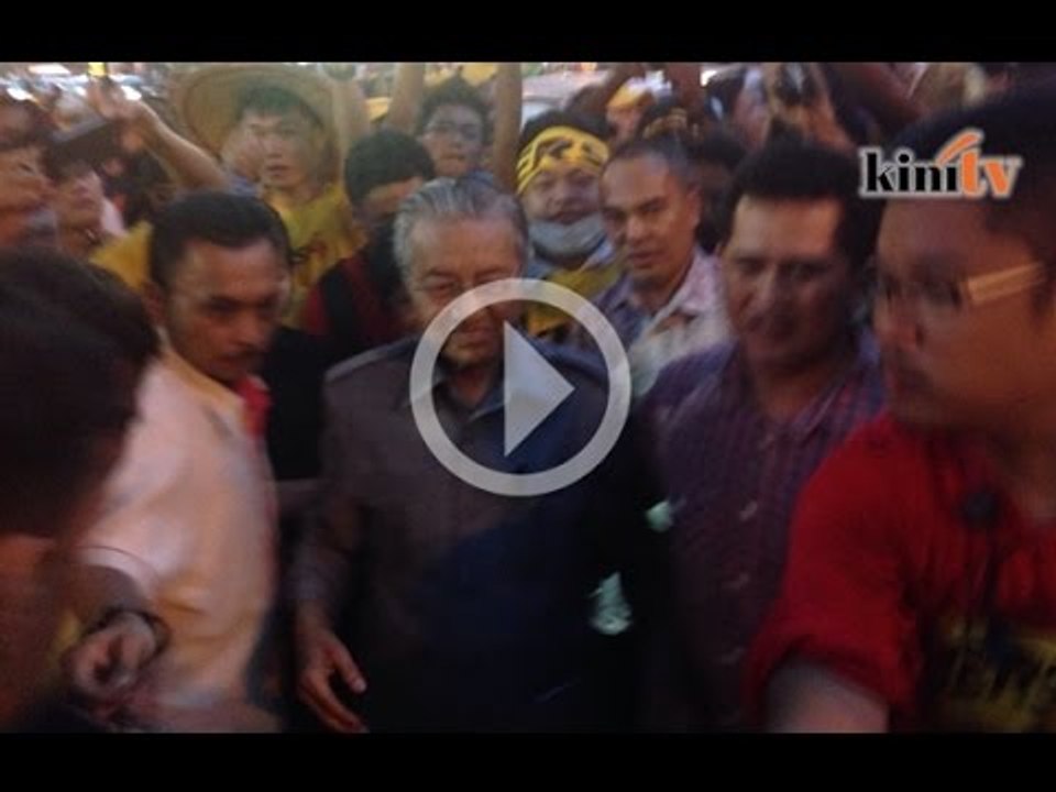 Dr Mahathir turun demo BERSIH 4