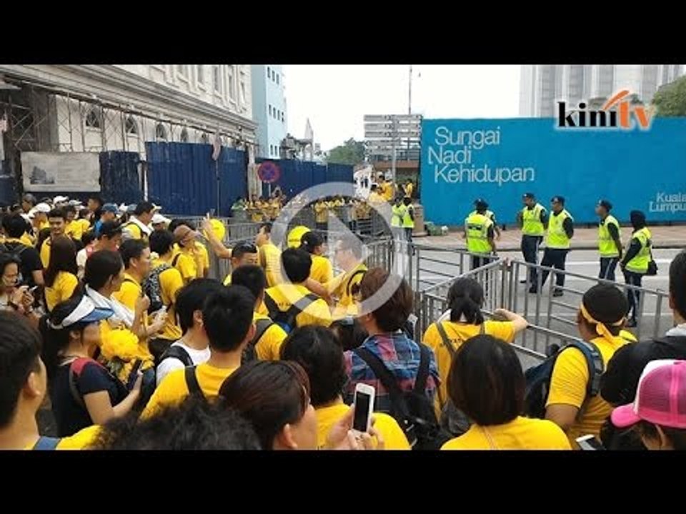 3.55pm: Dataran Merdeka - Lebih 700 polis kawal rapi
