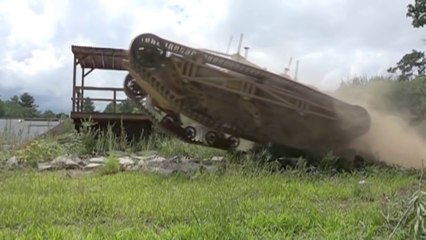 Howe & Howe Technologies - Ripsaw EV2 Luxury Super Tank High Speed Suspension Testing
