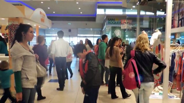 Flashmob Tres Cruces Shopping Terminal (Montevideo, Uruguay)