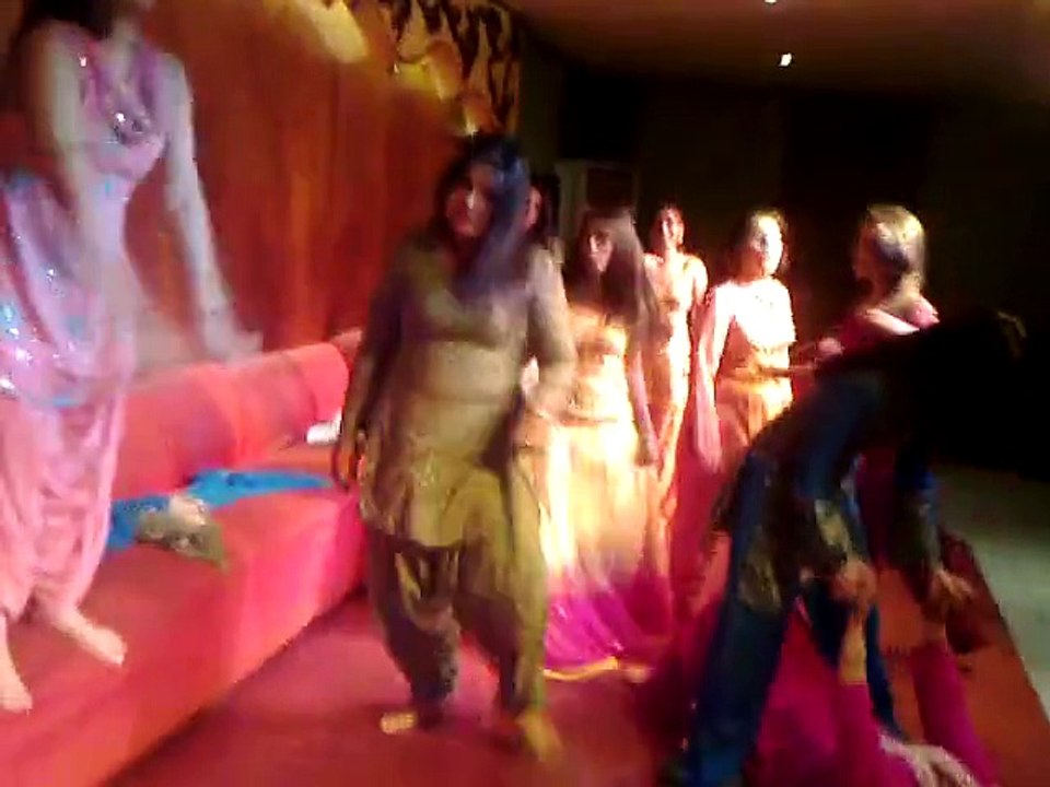 papi cholo panjaban garils dance