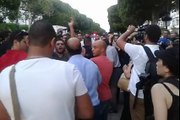 عاجل :o : فيديو جديد من العاصمة منذ قليل يبين إعتداء الأمن على المتظاهرين :o