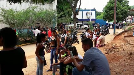 Familiares de muertos en Tocuyito protestaron frente a la morgue de Valencia