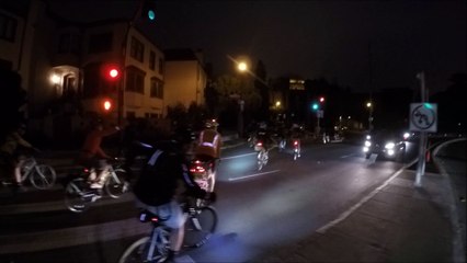 Road Rage Cyclist Breaks Car Window with U-Lock