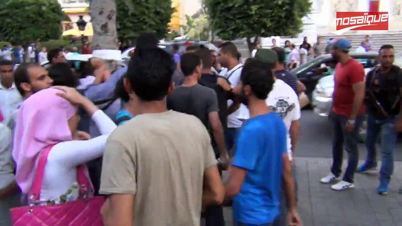 شوفو اش صار اليوم في شارع الحبيب بورقيبة في المظاهرة ضدّ قانون المصالحة