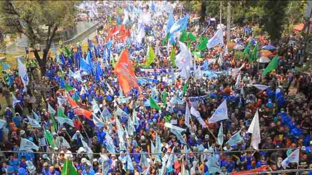 Miles de trabajadores exigen en Indonesia mejores salarios