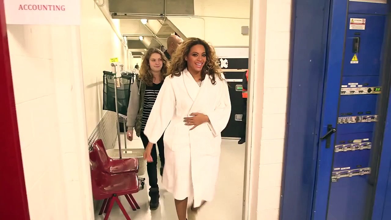 The Mrs. Carter Show: Charity Auction