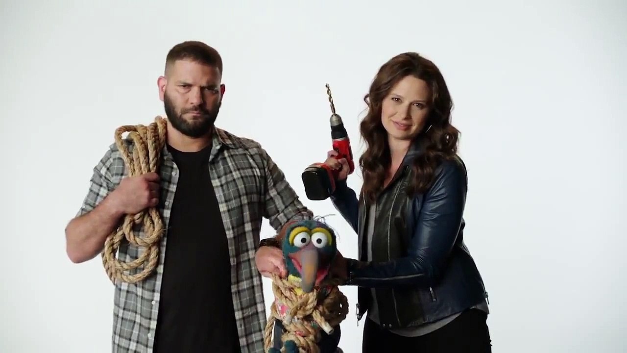The Muppets (ABC) "Katie Lowes and Guillermo Diaz Torture Gonzo" Promo HD