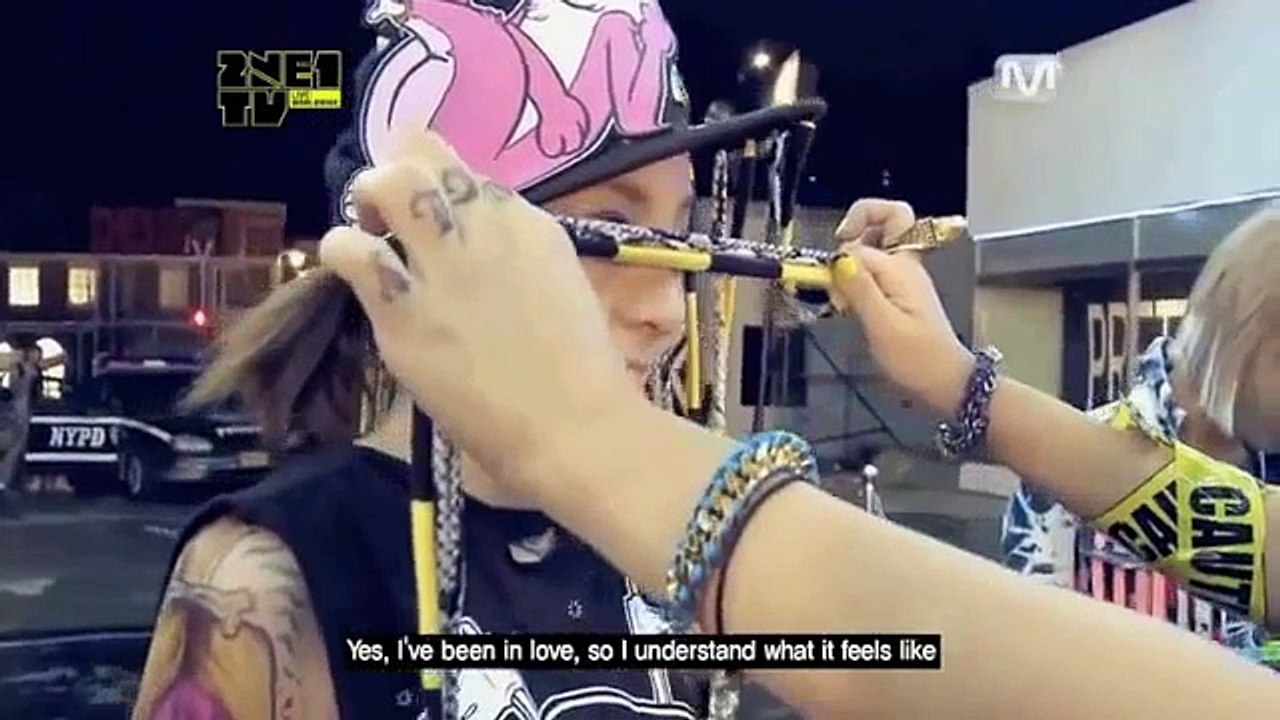 2NE1 - Laughs!