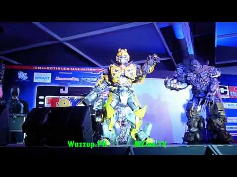 transformers cosplayers dancing at toycon - Michael Jackson