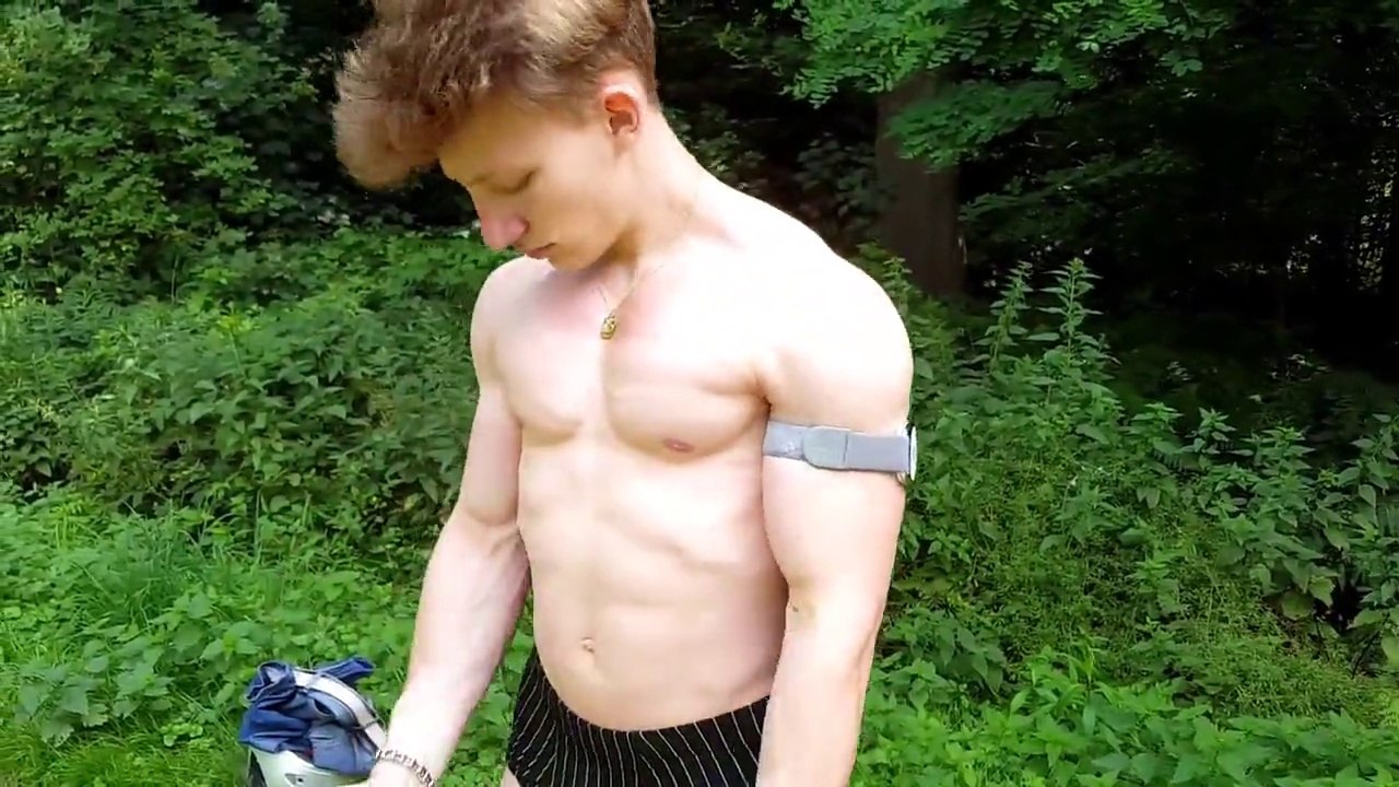 preview : punching 15 y/o Mike makes shadow boxing with muscle pumping, too
