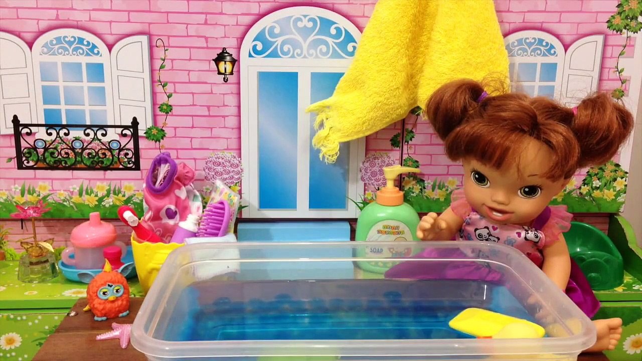 Baby Alive Hora do Banho da Marie  Julia Silva