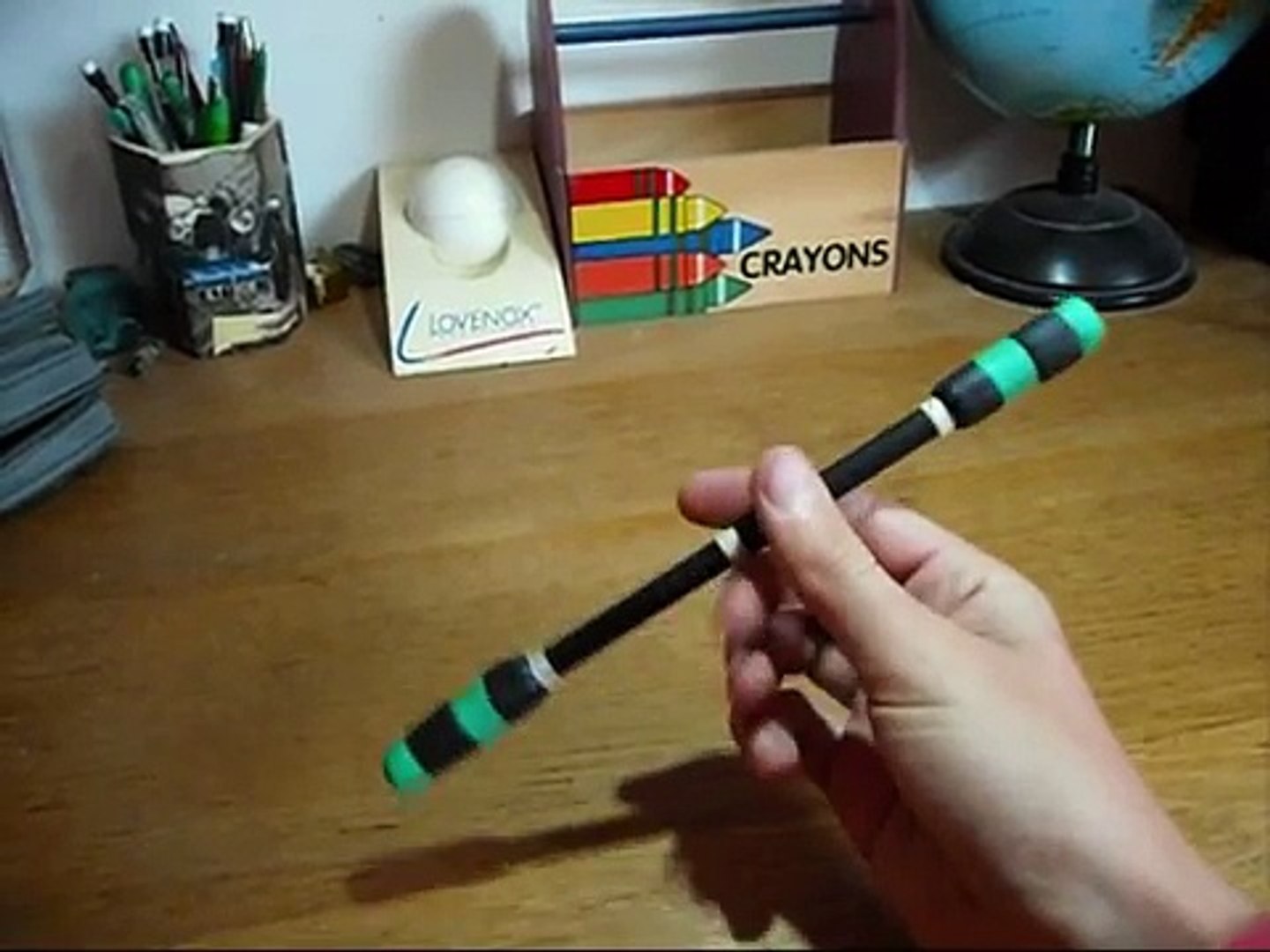 tuto: comment faire tourner son stylo ? ( trick de base ) - video  Dailymotion