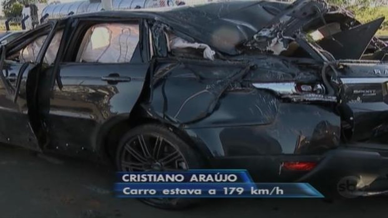Cantor Cristiano Araújo morre em acidente de carro