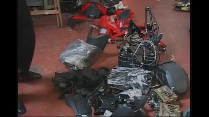 Reportagem especial mostra a venda ilegal de peças de moto em São Paulo