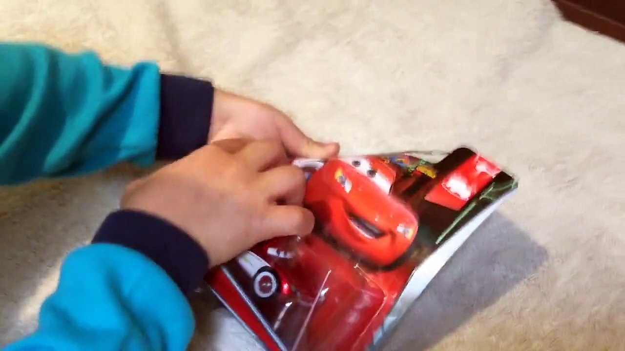 Cruisin' Lightening McQueen Flash McQueen Sport Diecast Toy from Disney Pixar Cars REVIEW