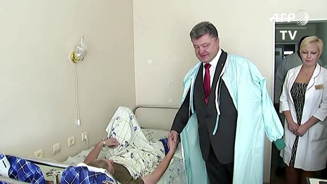 Ukrainian President visits those wounded in Kiev clashes