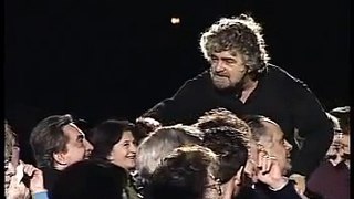 Beppe Grillo elenca i parlamentari condannati