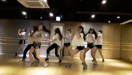 Oh My Girl show their moves in dance pratice video