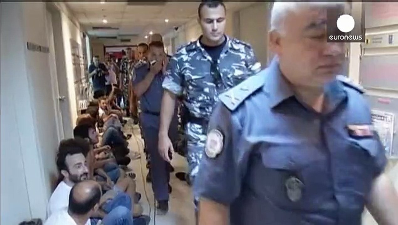 پلیس ضدشورش لبنان معترضان را از وزارت محیط زیست بیرون راند