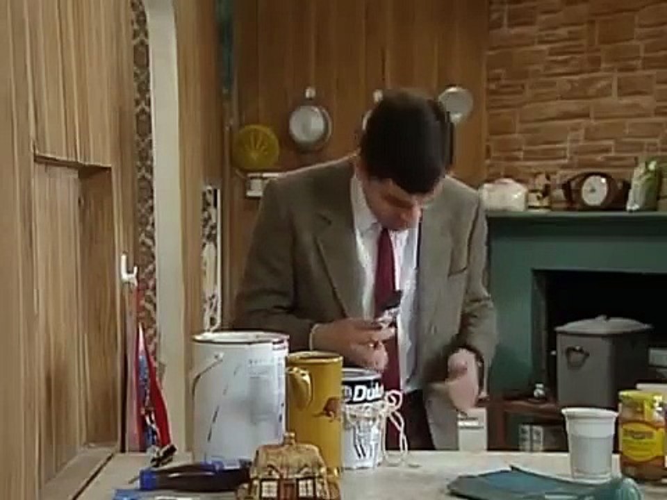 Mr Bean pintando su casa