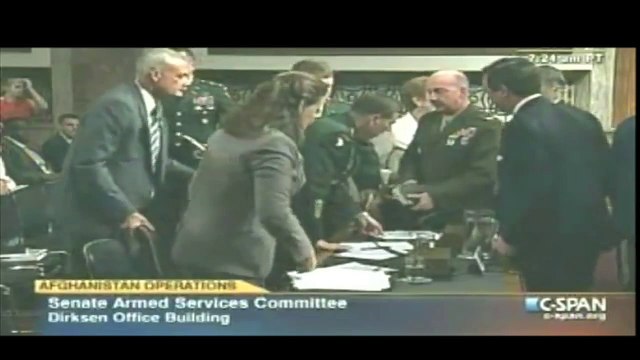 True, General Petraeus IS A REPTILIAN ALIEN! / General Petraeus es Reptiliano Extraterrestre!