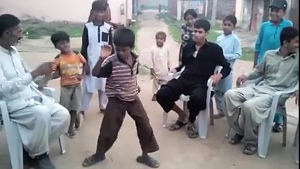 A sweet child is dance on song aaj billew hey paney paney