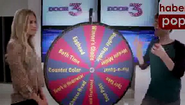 Canlı yayında genç kızın iç çamaşırını yırttı