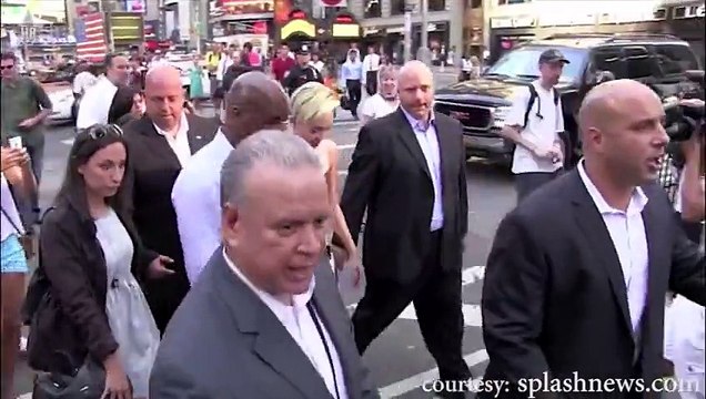 Miley Cyrus, Selena Gomez, Taylor Swift, Rihanna & More - Top 10 Celebrity Fights and Cat fights