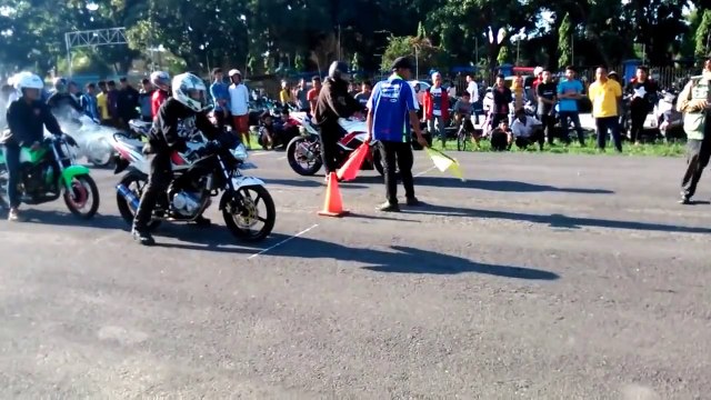 Balap liar Yamaha Vixion VS Ninja 250R DragBike 200 meter win Vixion