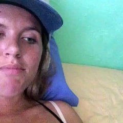 Elisabeth Jakovenko girls love hiking