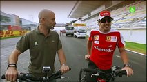 Fernando Alonso y Antonio Lobato dan una vuelta en bici al circuito de Corea. Previo F1.