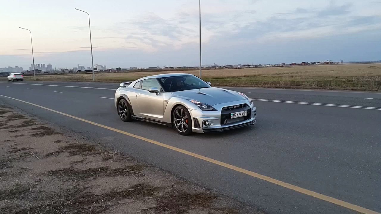 Toyota Supra GTX35 vs. Nissan GTR St.2
