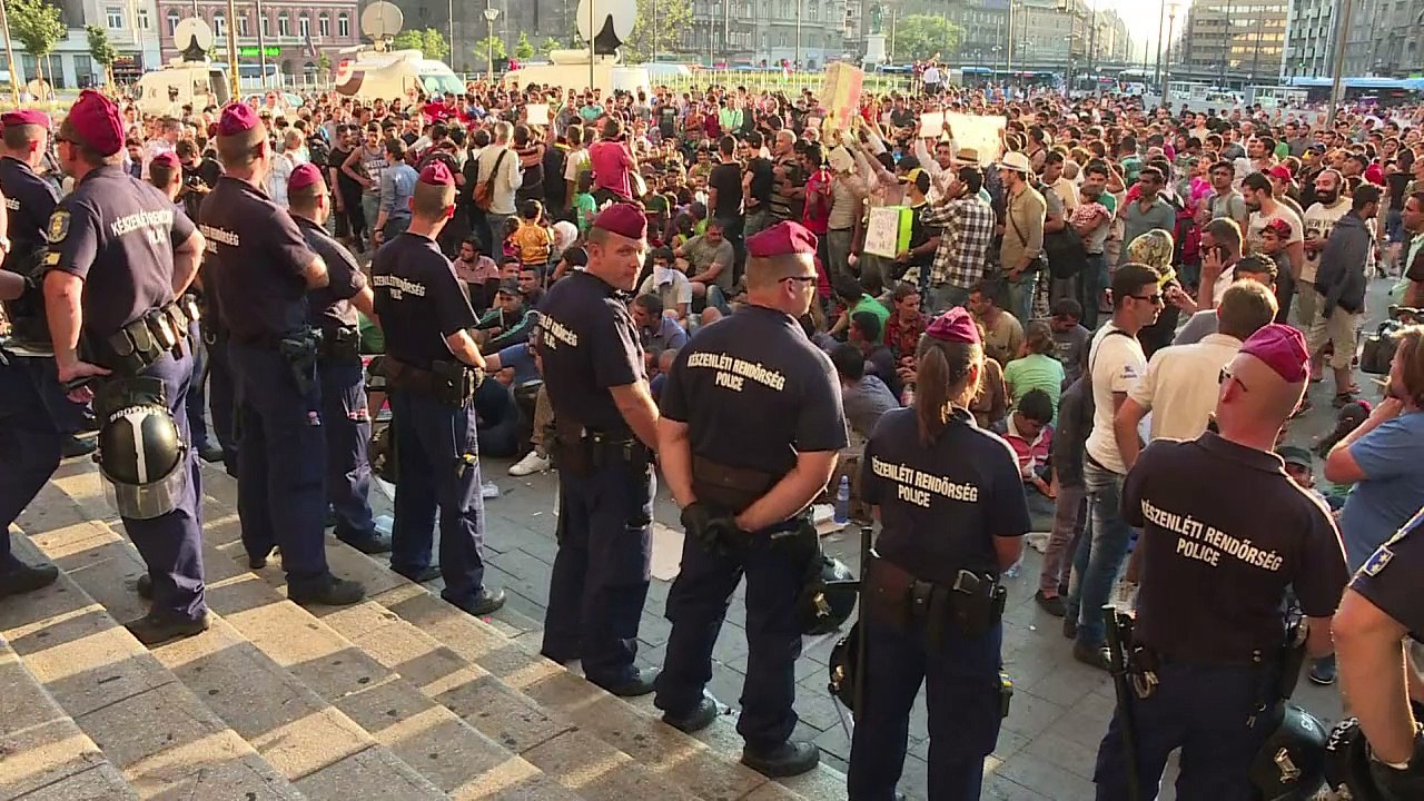 Les migrants bloqués devant la gare de Budapest