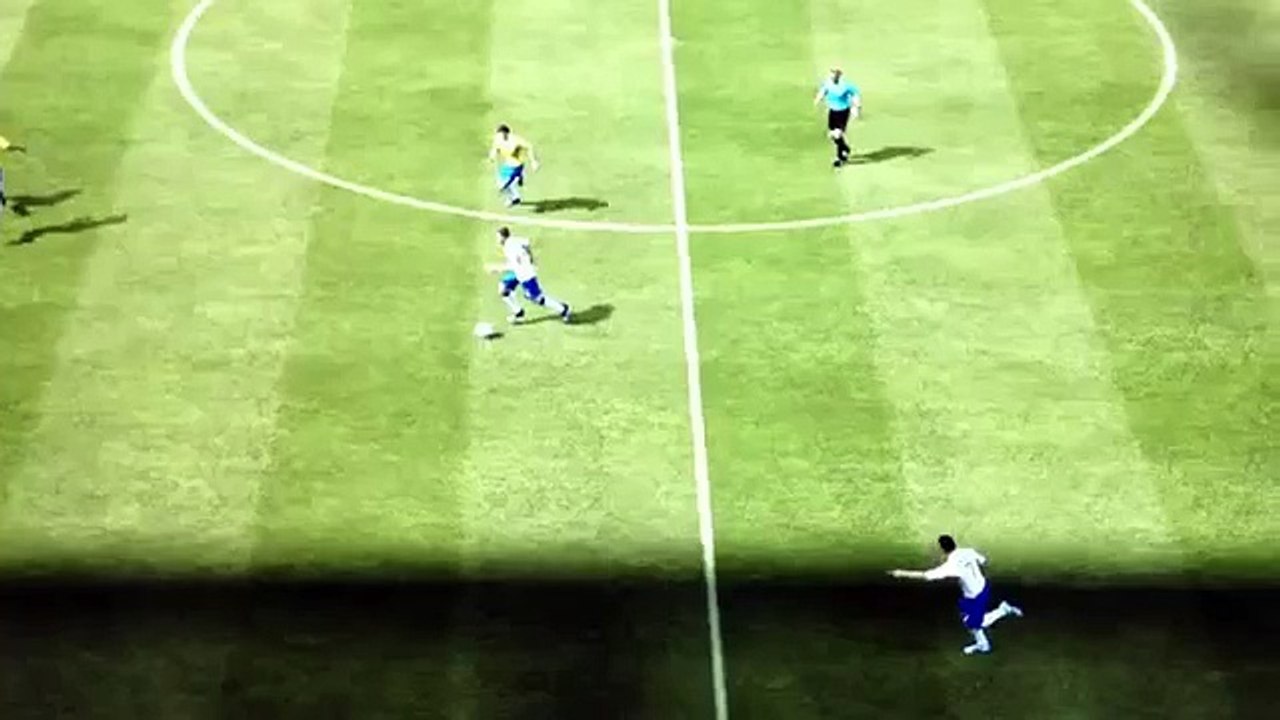 Golü Engellemek İçin Futbolcuyu Düdükleyen Kaleci   Fifa 12