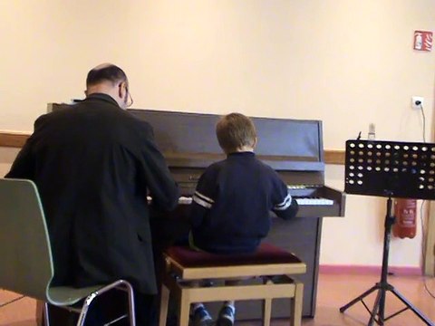 M2U01977 duo, piano, la marche de l'empereur, starwars, fête de la musique à Scy Chazelles le 21 06 2015