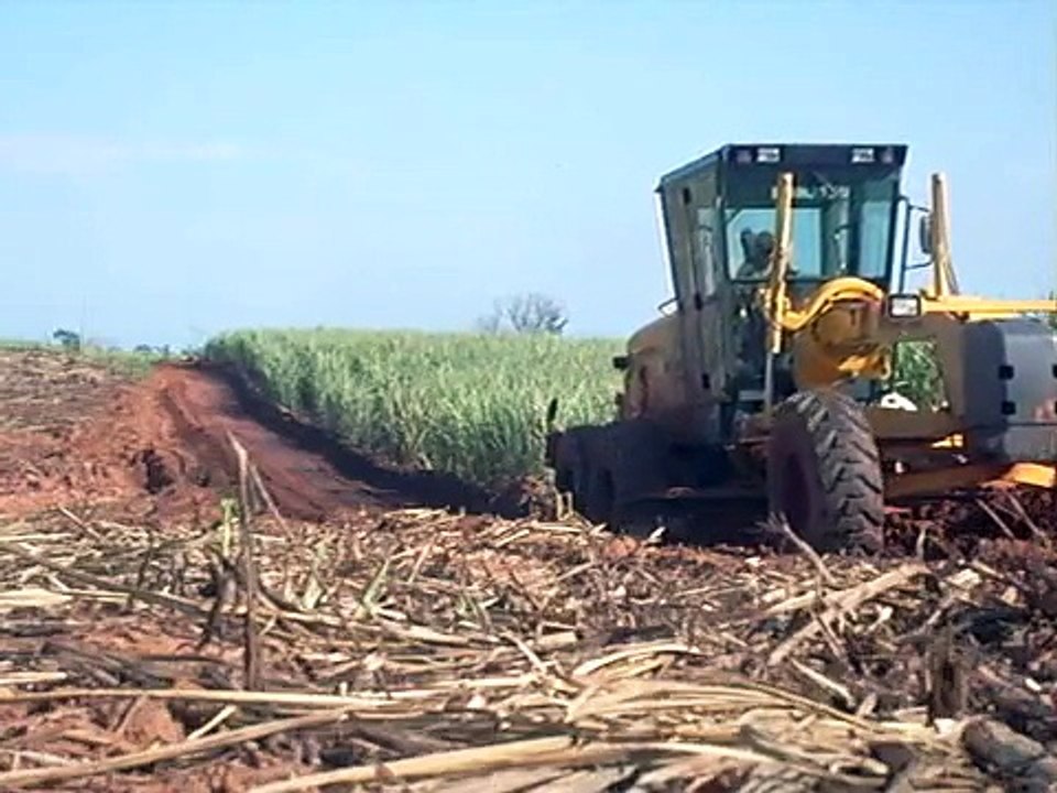 Motoniveladora Komatsu
