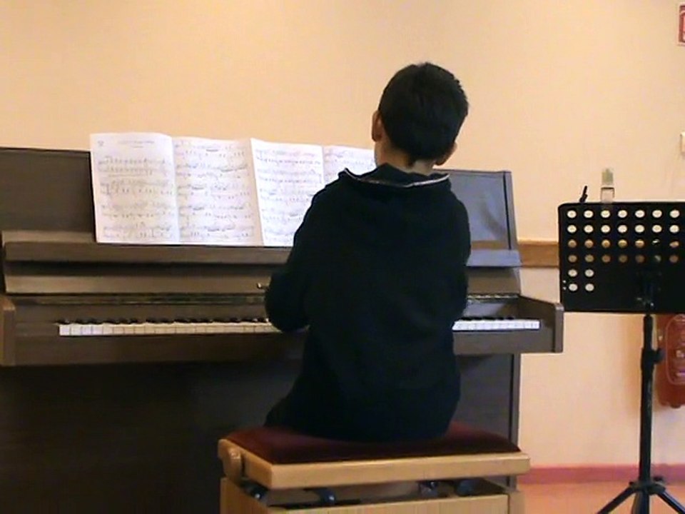 M2U01991 piano, fete de la musique à Scy Chazelles le 21 06 2015