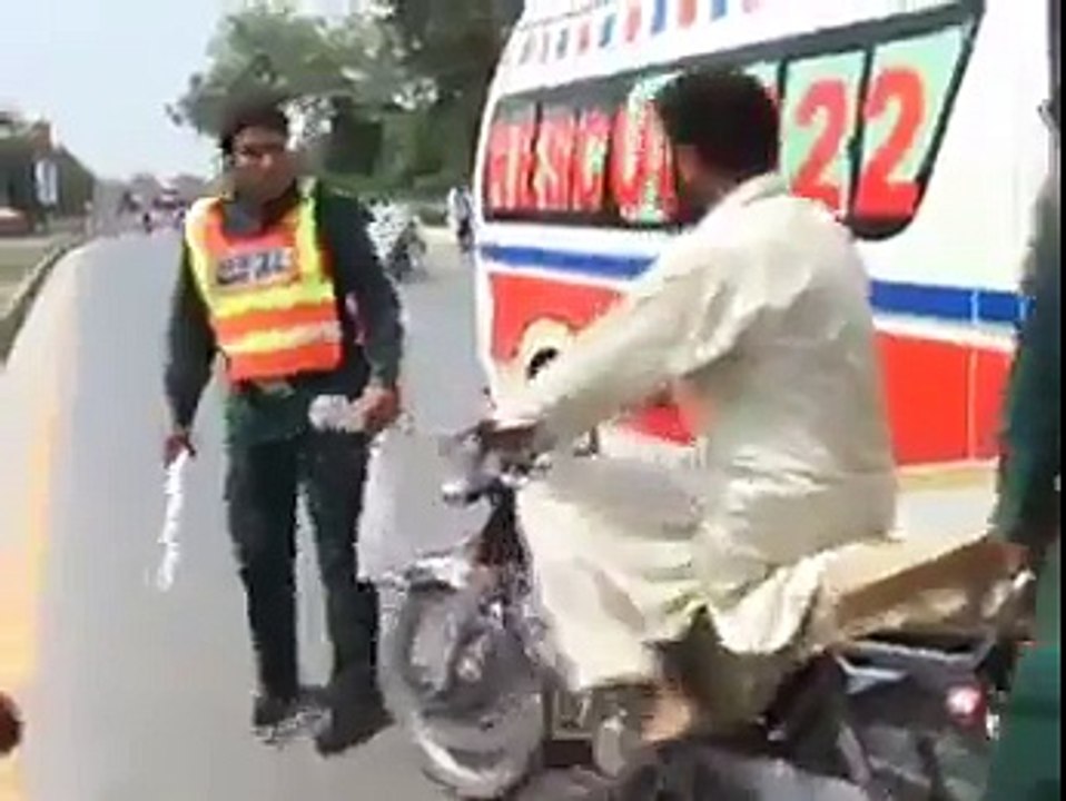 Shahzeb ali Sarghoda university raod