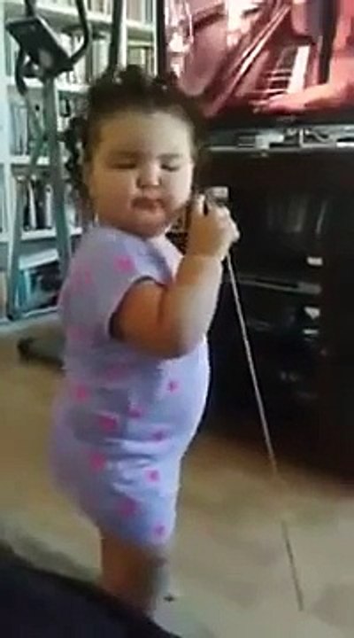 Twinkle Twinkle Little Star Funny Small Girl Singing Video