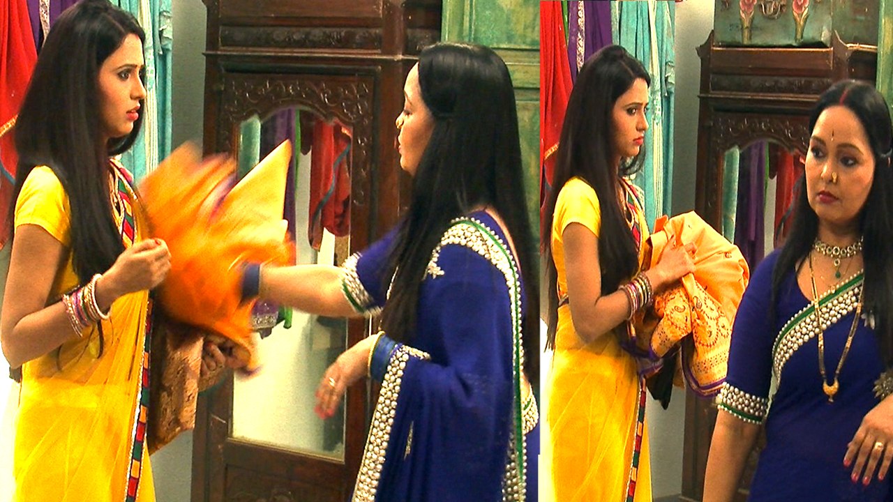 Saree Drama: Sarla to insult Rani in Mere Angne...