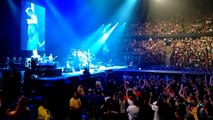 Foo Fighters invites audience member to sing 