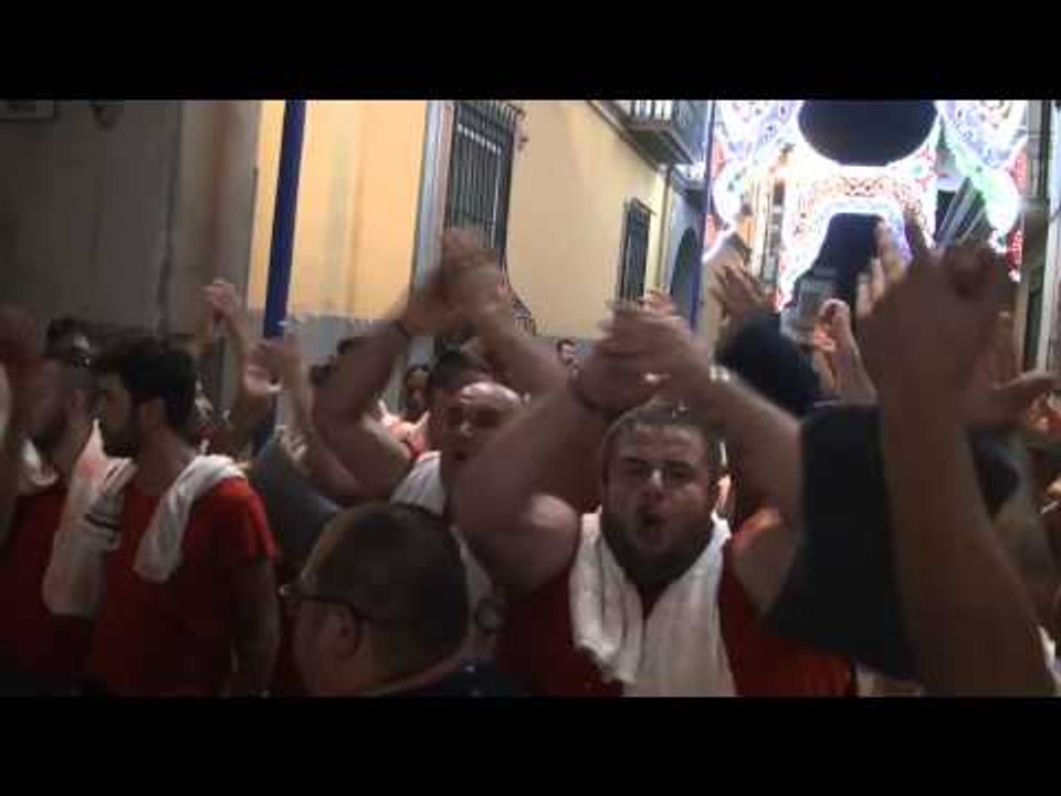 Gricignano (CE) - "Basta con la puzza", il grido dei portatori di Sant'Andrea (31.08.15)