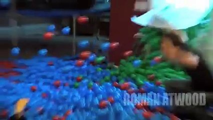Ils remplissent la maison de bouls