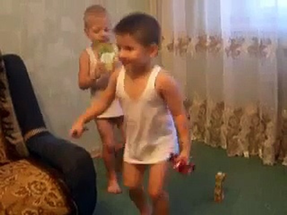 Смешное видео Дети танцуют  2015 Funny videos C...