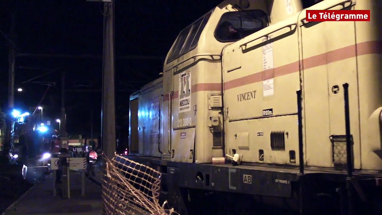 Quimper. Trois voies en chantier de nuit à la gare
