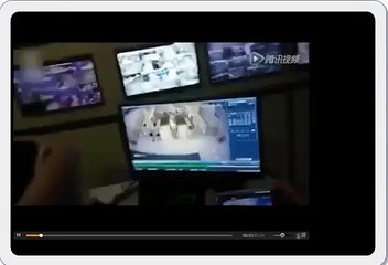 Une femme broyée par un escalator sauve son enfant avant de mourir