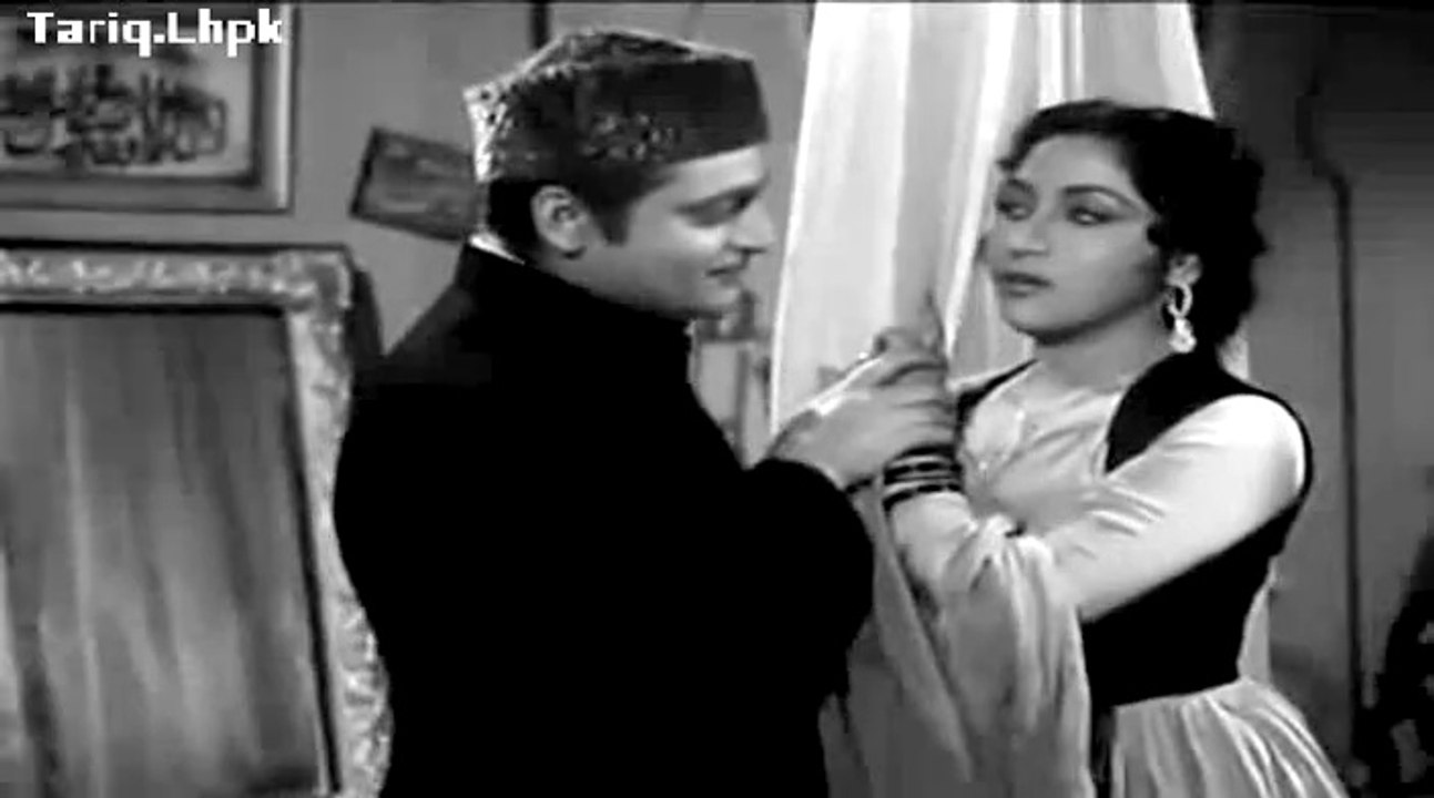 Main jab bi akeli hoti hoon tum chupke se aa jate ho=1961