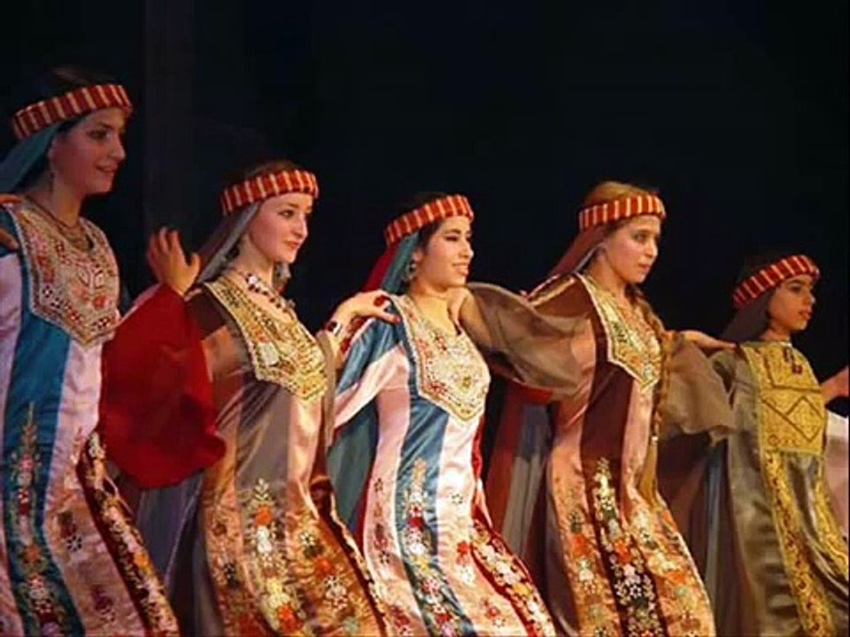 زغاريد و اغاني النسوة في العرس الفلسطيني